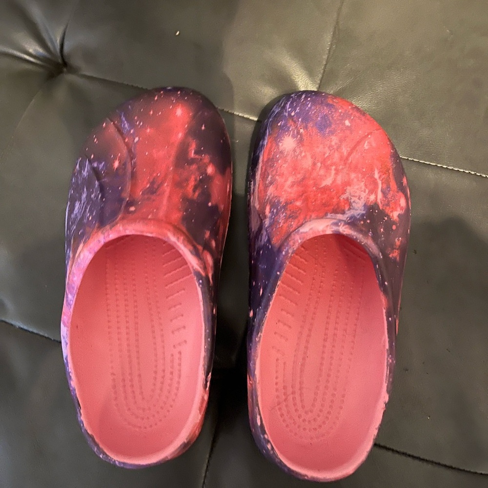 Girls Galaxy clogs size 2 to 3